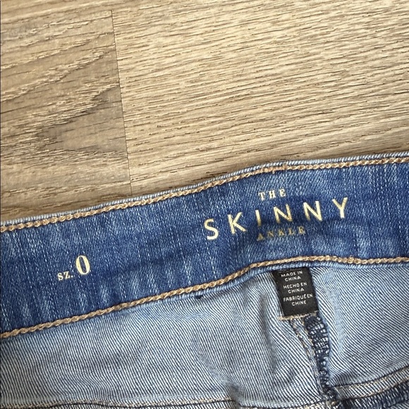 WHBM The Skinny Ankle Jeans Button Hem Blue Sz 0 - Picture 3 of 11
